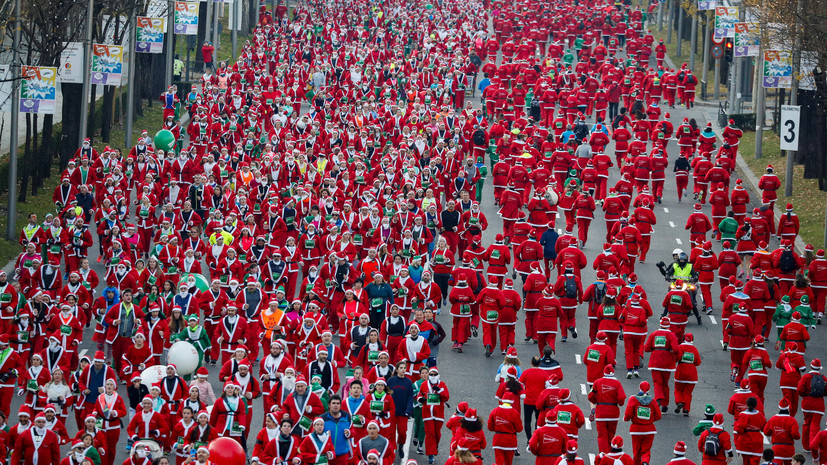 Более 7 тысяч человек в Мадриде приняли участие в забеге Санта-Клаусов