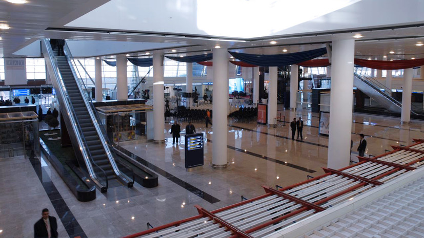 В аэропорту Тбилиси проводят усиленную проверку прибывших с Украины мужчин