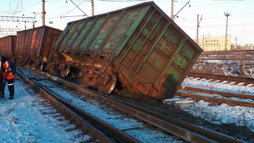 В Кировской области восемь вагонов грузового поезда сошли с рельсов