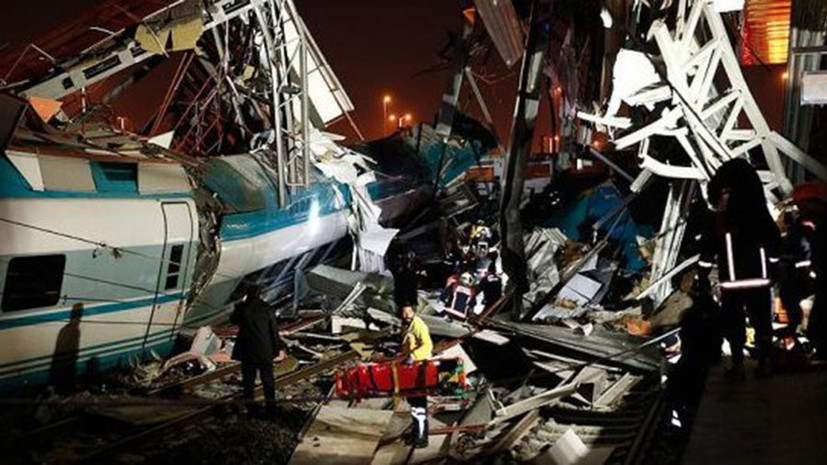 При крушении поезда в Анкаре погибли четыре человека, 43 ранены