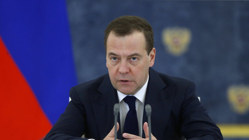 Медведев призвал снимать барьеры в торговле России и Белоруссии