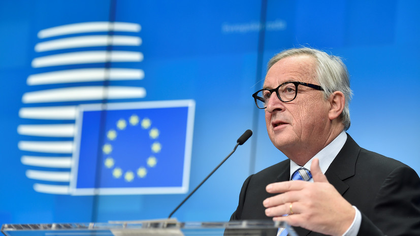 Юнкер взъерошил волосы своей сотруднице на саммите ЕС 