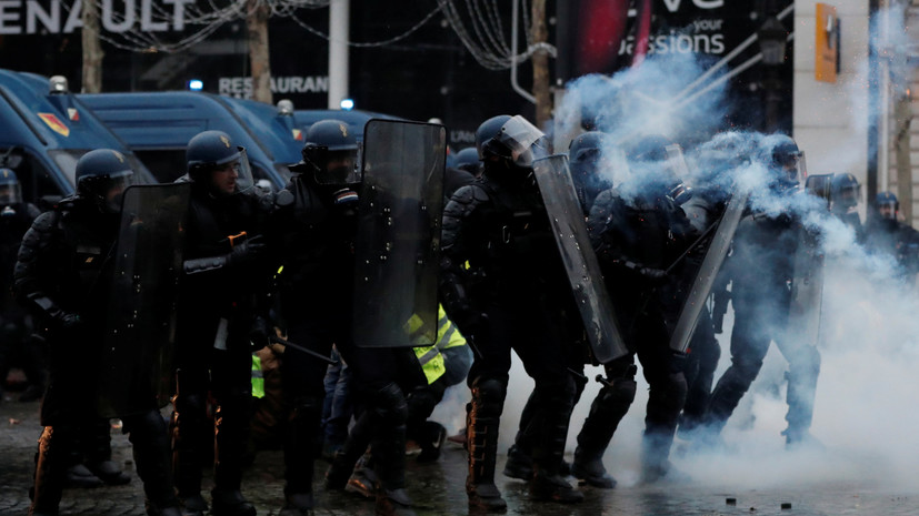 Число задержанных на протестах в Париже возросло до 136