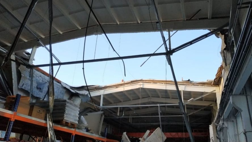 СК назвал возможную причину обрушения кровли здания в Дзержинском