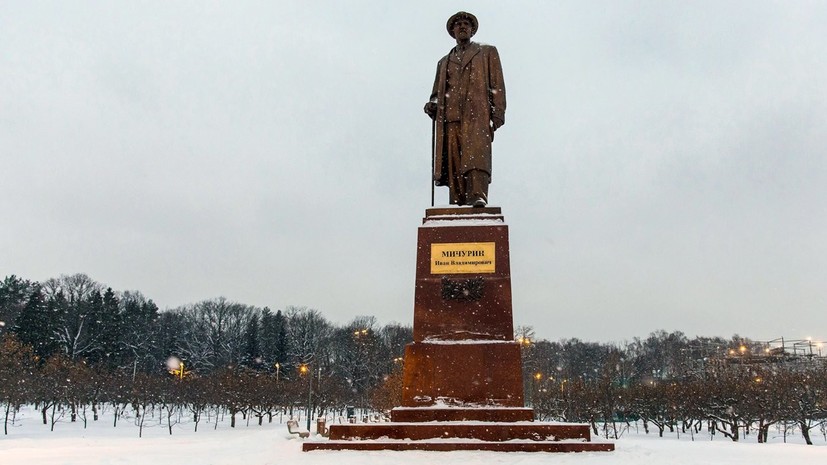 На ВДНХ завершили ремонт памятника Мичурину