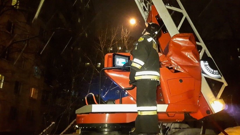При ликвидации пожара в квартире на востоке Москвы спасли пятерых человек