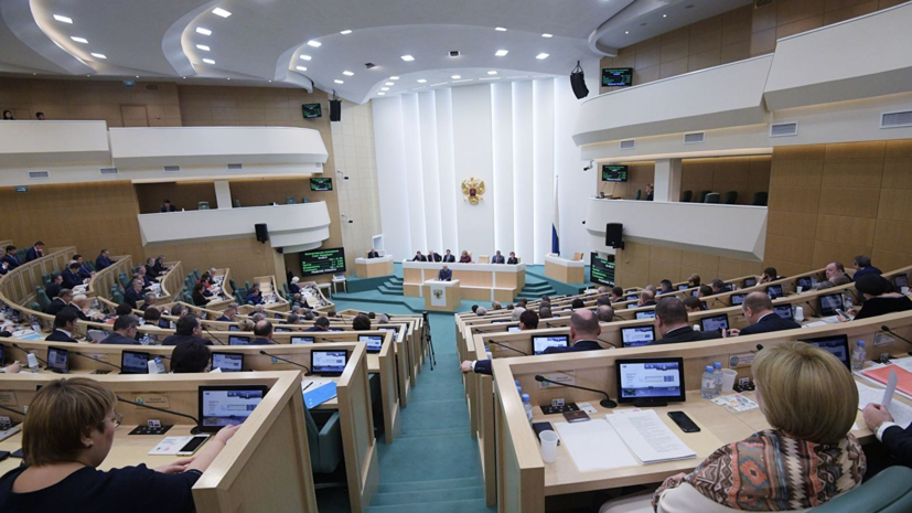 В Совфеде назвали символическим решение Киева о новых санкциях против России