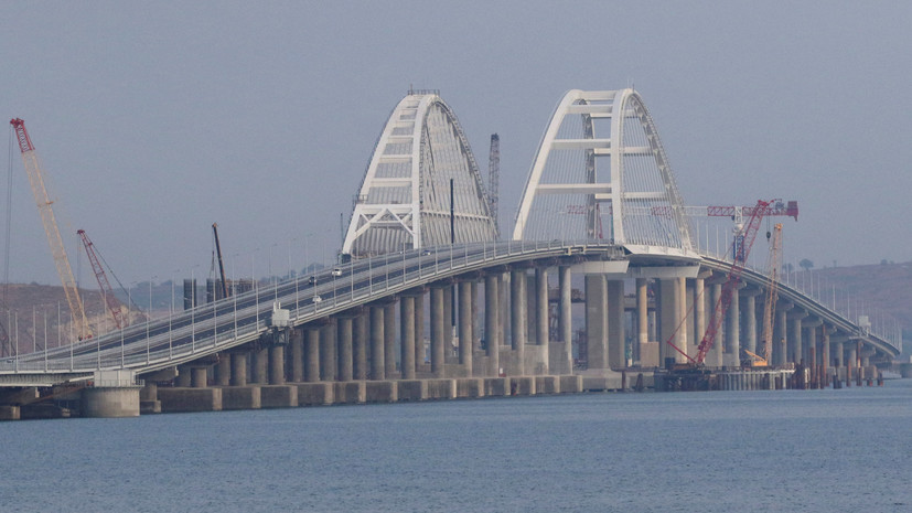 Фарватерные опоры Крымского моста обезопасили от столкновения с судами