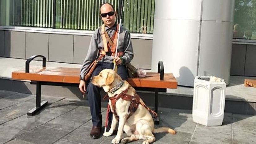 В Екатеринбурге у незрячего пассажира вновь потребовали оплатить проезд собаки-поводыря