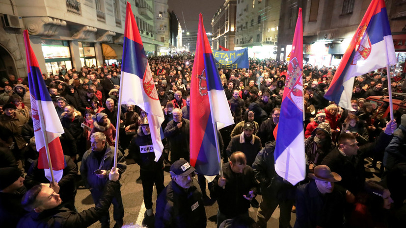 Несколько тысяч протестующих провели шествие в Белграде