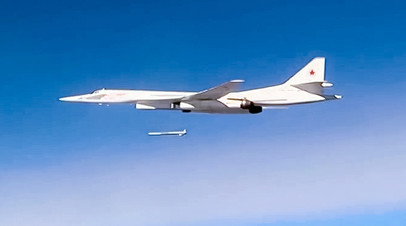 Ту-160 выпускает сверхдальнюю ракету X-101