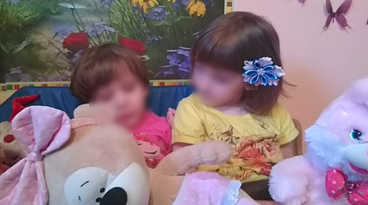 Семья на Алтае, воспитывающая сиамских близнецов, получила помощь от властей края