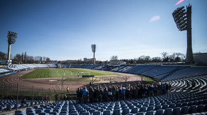 Стадион в Симферополе во время матча Кубка Крыма по футболу