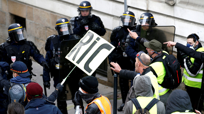 Полиция разогнала «жёлтых жилетов», блокировавших нефтехранилище во Франции