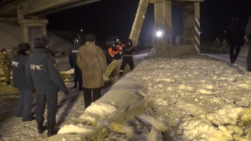 Опубликовано видео с места подрыва железнодорожного моста в Донецке