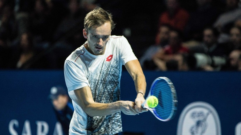 Медведев обыграл Раонича и вышел в полуфинал теннисного турнира в Брисбене