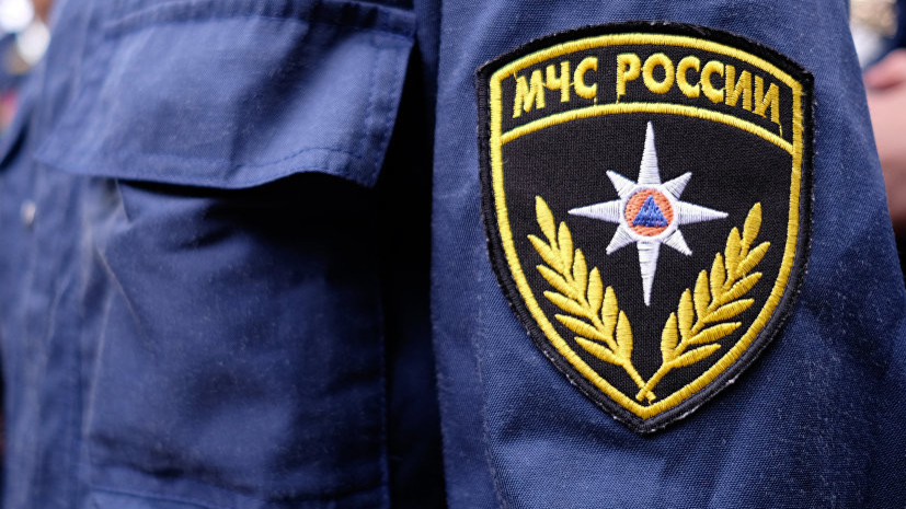 В МЧС Москвы сообщили о пожаре в металлическом ангаре