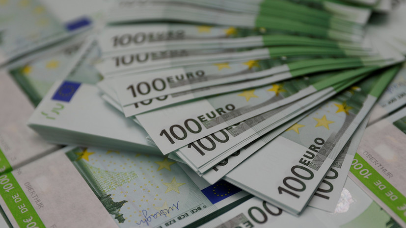 ЦБ снизил официальный курс евро на 10 января более чем на 2,55 рубля
