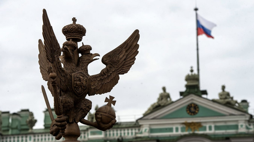 Пропавший с ограды Александровской колонны в Петербурге двуглавый орёл найден