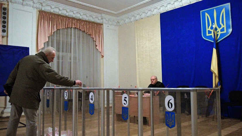 Эксперт оценил решение Киева не регистрировать на выборах наблюдателей из России