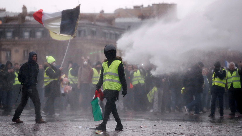 Более 30 тысяч человек участвуют в протестах «жёлтых жилетов» во Франции