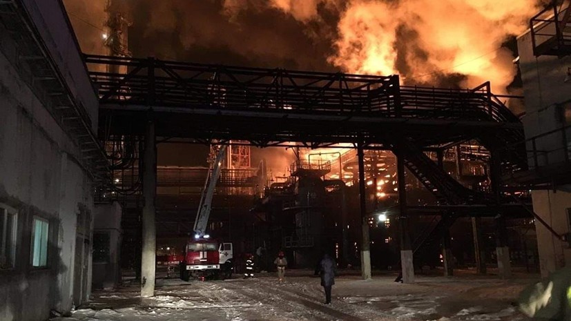 На Украине локализовали пожар на нефтехимическом заводе