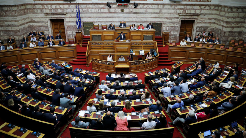 Глава Минобороны Греции заявил о выходе его партии из правящей коалиции
