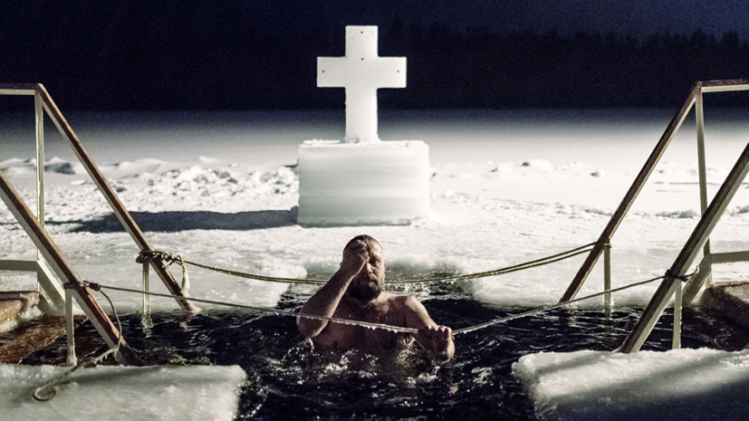 Эксперт оценил необходимость подготовки к купанию в ледяной воде на Крещение