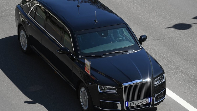 Путин прокатил президента Сербии на лимузине Aurus
