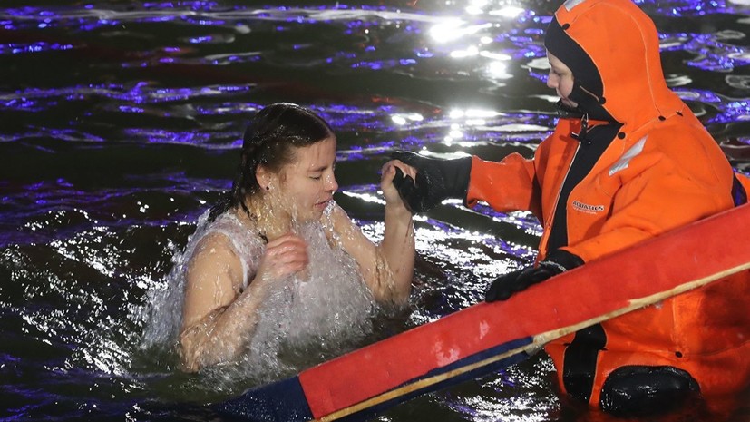 Новосибирские спасатели напомнили о технике безопасности при крещенских купаниях