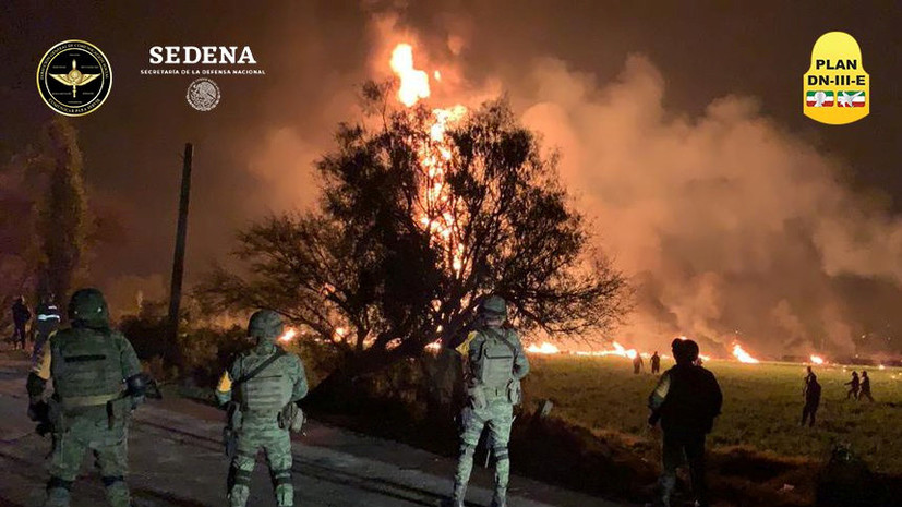 Пожарным удалось потушить возгорание на месте взрыва трубопровода в Мексике