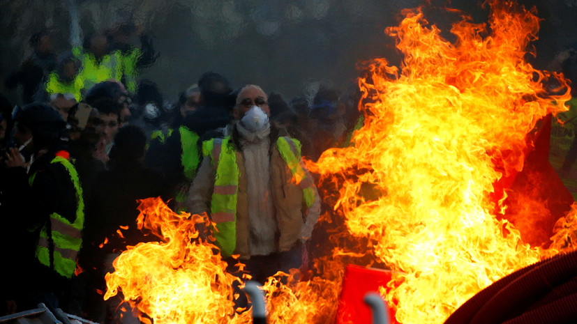 Число задержанных в ходе протестов «жёлтых жилетов» в Париже достигло 30
