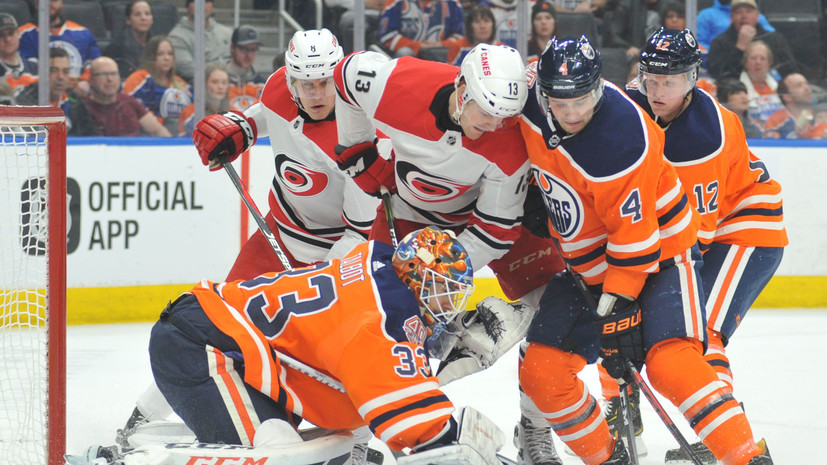 Три очка Свечникова помогли «Каролине» обыграть «Эдмонтон» в матче НХЛ
