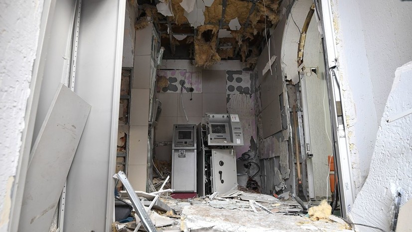 В Новосибирске неизвестные взорвали банкомат при попытке ограбления