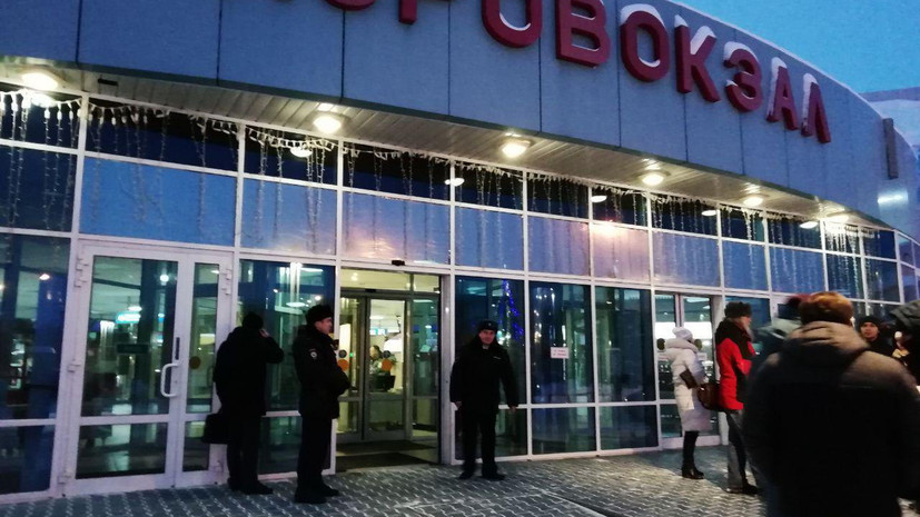 «Требовал изменить курс следования»: пассажир попытался захватить самолёт Сургут — Москва
