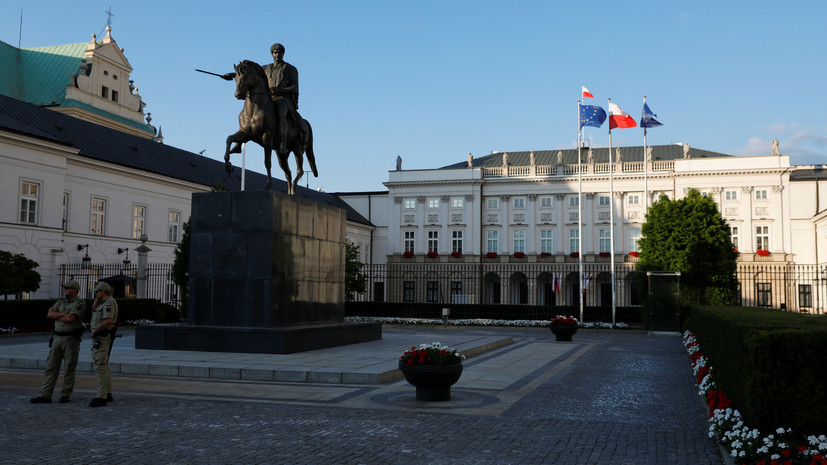 Злоумышленник попытался протаранить ворота президентского дворца в Варшаве