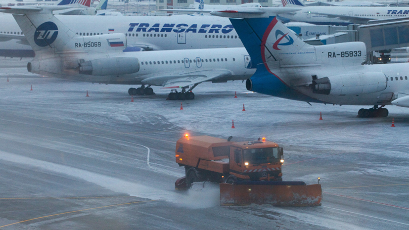 Почти 50 рейсов отменили и задержали в аэропортах Москвы 