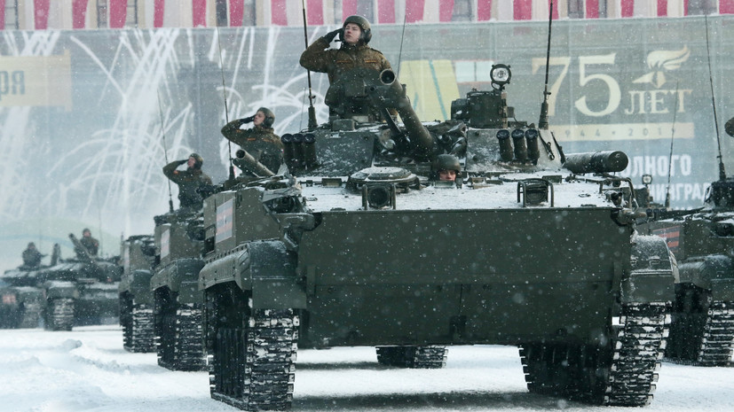 В Петербурге проходит военный парад в честь снятия блокады Ленинграда
