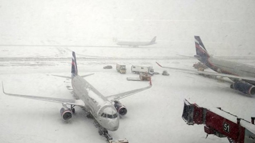 Почти 60 рейсов отменили и задержали в аэропортах Москвы