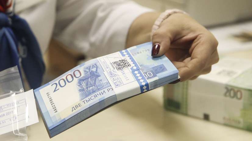 СМИ: В России стало расти количество фальшивых банкнот номиналом 2000 рублей