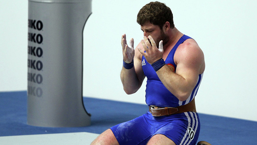 Российский тяжелоатлет Аккаев дисквалифицирован на восемь лет за допинг