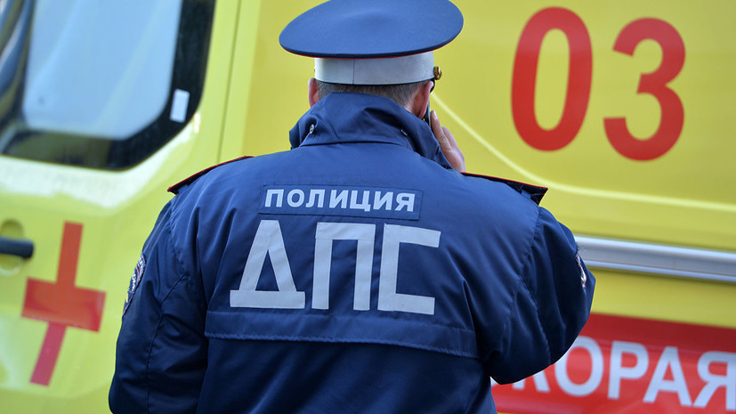 В Новосибирске рейсовый автобус врезался в опору моста