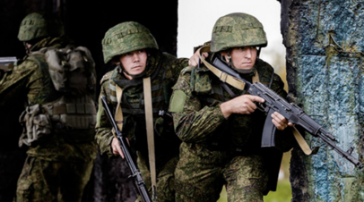 Российские десантники во время учений