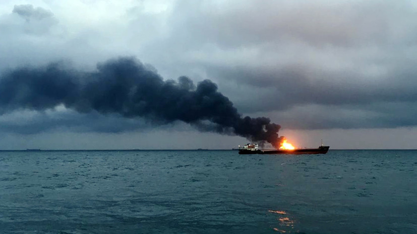 Шесть очагов горения зафиксировано на двух танкерах в Чёрном море 