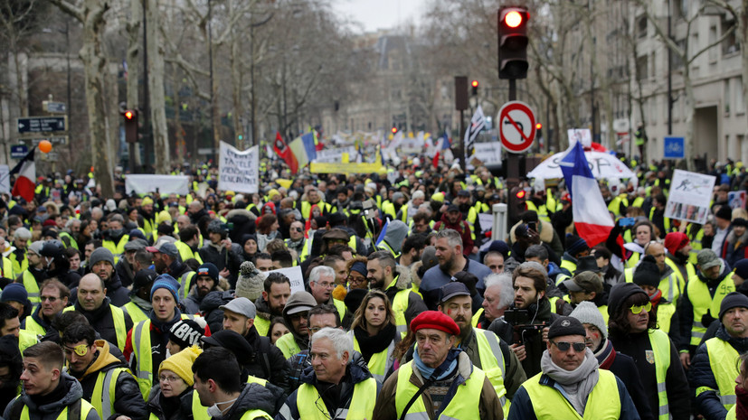Полиция задержала в Париже 10 участников акции «жёлтых жилетов»