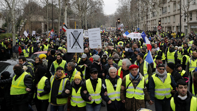 Более 17 тысяч человек принимают участие в протестах «жёлтых жилетов» во Франции 