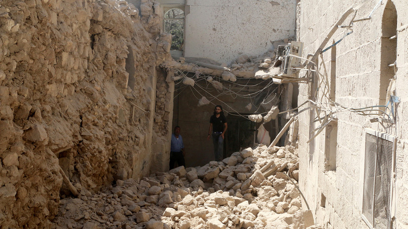 При обрушении дома в Алеппо погибли 11 человек