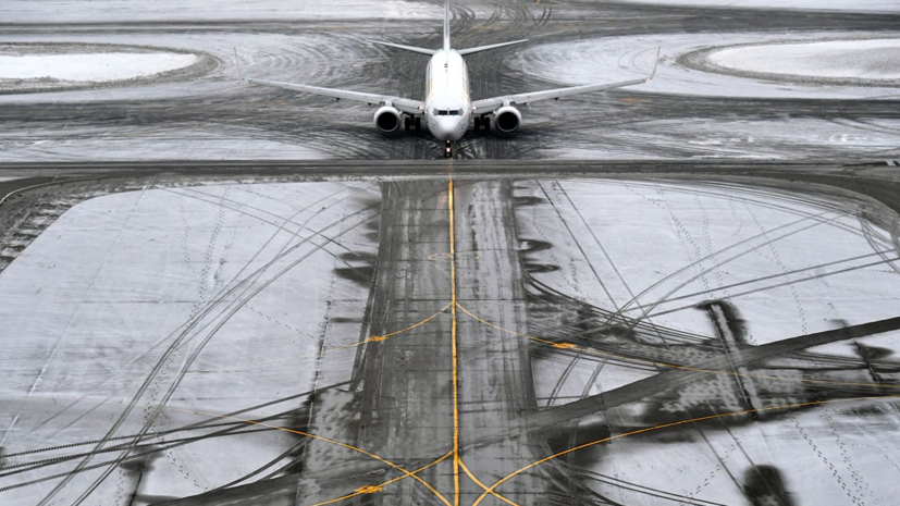 Самолёт укатился с места стоянки в аэропорту Домодедово