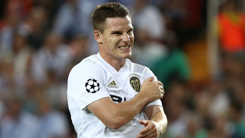 Форвард «Валенсии» опубликовал фото с синяком под глазом после матча с «Барселоной» 