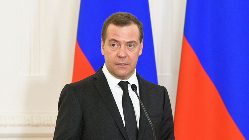 Медведев поручил создать «дорожные карты» по механизму «регуляторной гильотины»